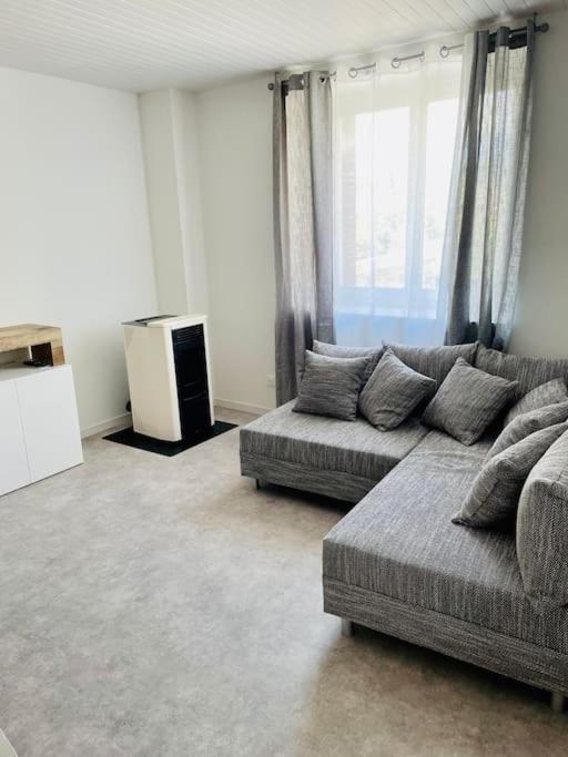 Agreable Maison De Village Avec Balcon Roiffieux Esterno foto
