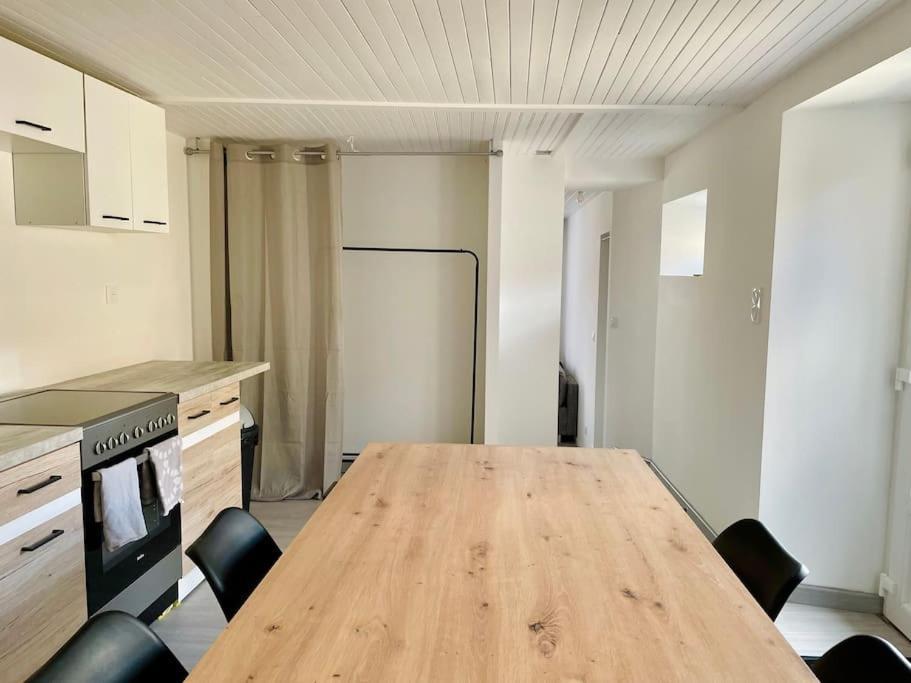 Agreable Maison De Village Avec Balcon Roiffieux Esterno foto